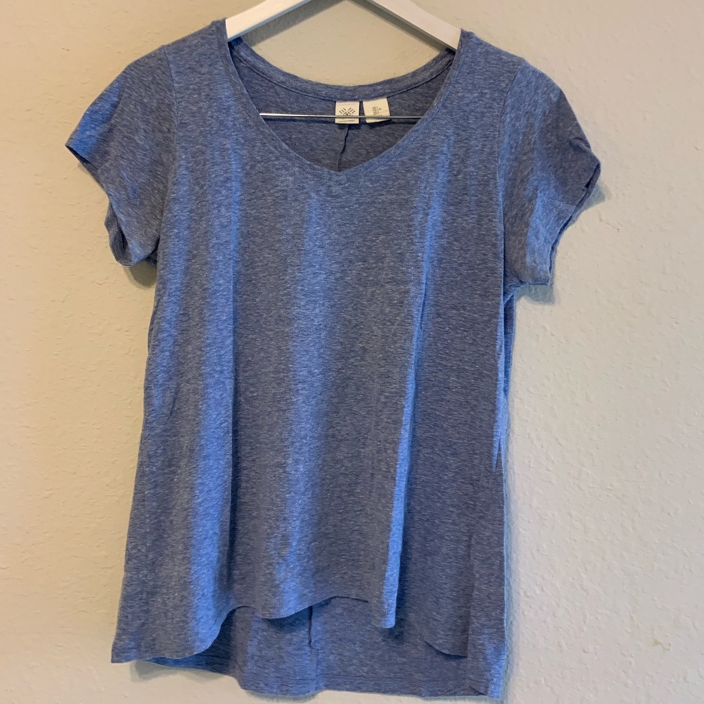 Artisanony v-neck t-shirt size L